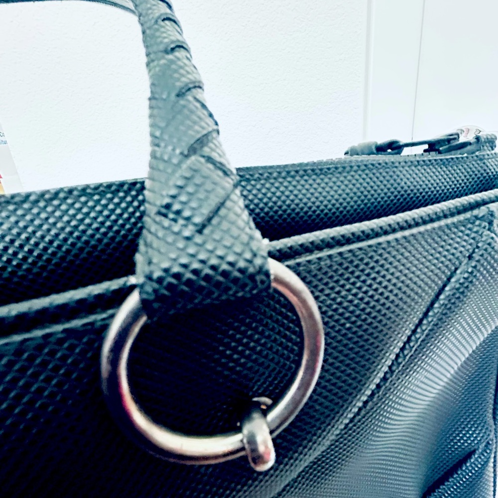 Bottega Veneta Black Tote with Quilted Design and Structured Shape - Picture 6 of 11